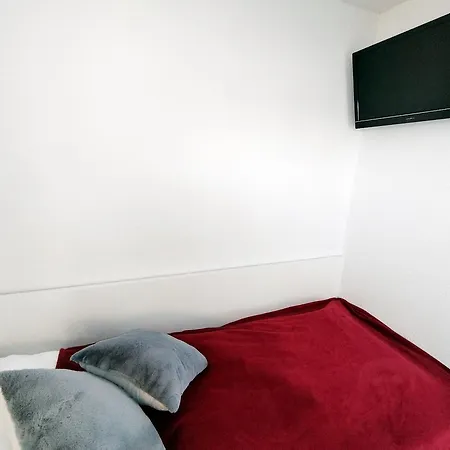 Q03-008 Апартаменты *